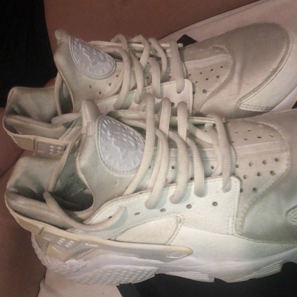 white nike huaraches